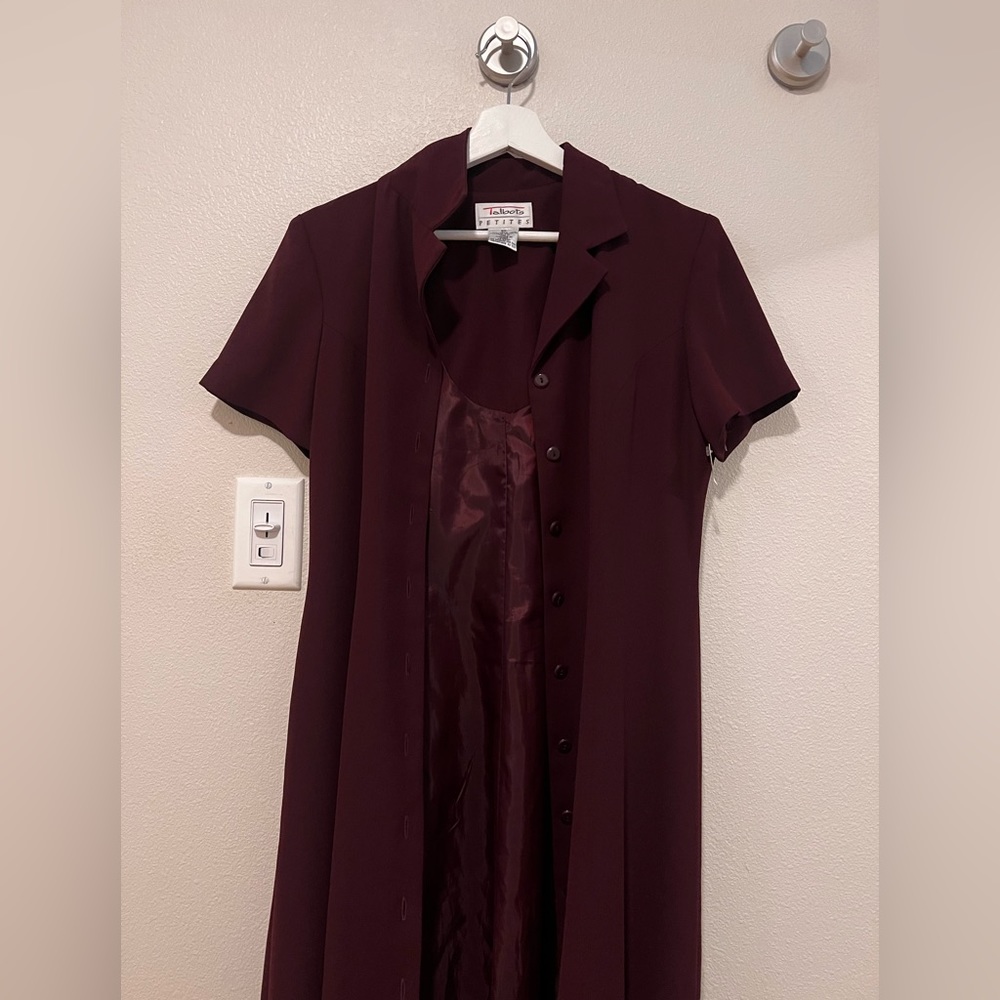 Burgundy collared Talbots Women’s Dress in Petite 6P